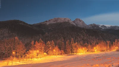 HulajDuszaToLipa - Księżycowa noc na ulicy Strążyskiej w Zakopanem

35mm 10 sec f/5...