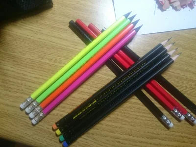 Siaa - Lubię naostrzone ołówki. Lubię temperować ołówki. Ogólnie lubię ołówki. 

#gow...