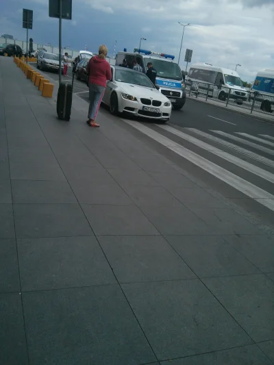 I.....s - Warszawa lotnisko chopina

#boguszm3 #bmw #celebryta