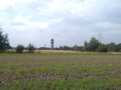 sylwke3100 - Wieża ciśnień na Borkach a obok komin EC Katowice widziane z okolicznych...