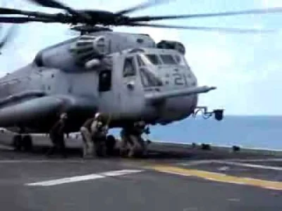 stahs - Naprawa podwozia CH-53E Super Stallion w trakcie lądowania...trochę jak pit s...