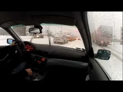 d.....w - Typowy kierowca #bmw #e46 gdy spadnie #snieg