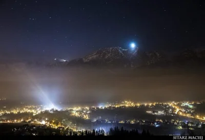 j.....a - Rozświetlony krzyż na Giewoncie (2 kwietnia 21:37).

#gory #tatry #fotograf...