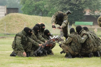 N.....i - Trening Czerwonych Beretów. #polskiewojsko #militaria