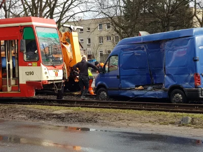 Aroneu - @Aroneu: znalazłem przyczynę xD
Ogólnie stoi tu jakieś 10 tramwajów