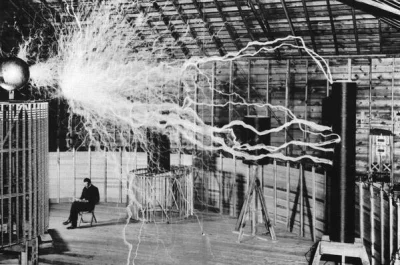 a.....a - > Nikola Tesla in his lab 

#fotohistoria #tesla #nauka