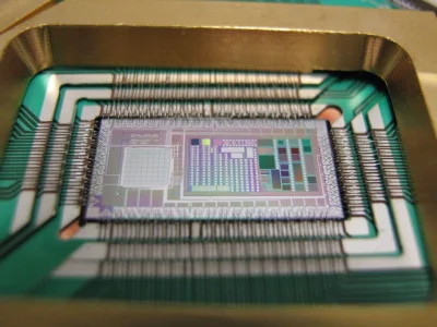 enforcer - Procesor D-wave 2 (512 kubitów)
#inzynieria #elektronika #elektroda #mech...