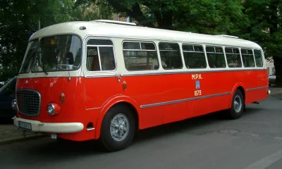 b.....u - > Autobus marki "ogórek" : )

@avangarda: Chausson - marka autobusów prod...