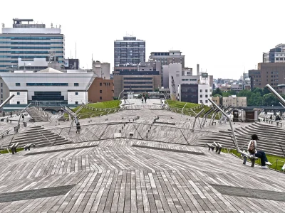 onigiritv - Ciekawa konstrukcja dachu - terminal pasażerski w Yokohamie.

#japonia ...