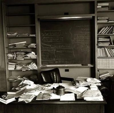 Zdejm_Kapelusz - Biuro Einsteina w Princeton. Zdjęcie wykonane w dniu jego śmierci, 1...