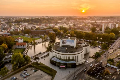 Anaboll - @FanyChopak: Bydgoszcz nie jest aż taka zła jak się z góry patrzy :P