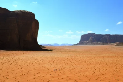 N.....i - #pustynie 



Beduini maszerują przez pustynię Wadi Rum w Jordanii. To nies...