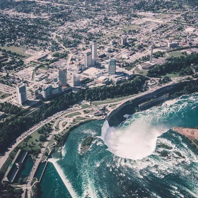 b.....g - Niagara, tzw. Horseshoe Falls.

#kanada #wodospadyboners #przyroda #fotog...