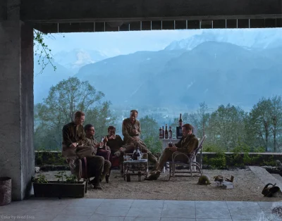 dertom - Żołnierze Kompanii E świętujący zwycięstwo, Berchtesgaden, 1945

Od lewej ...