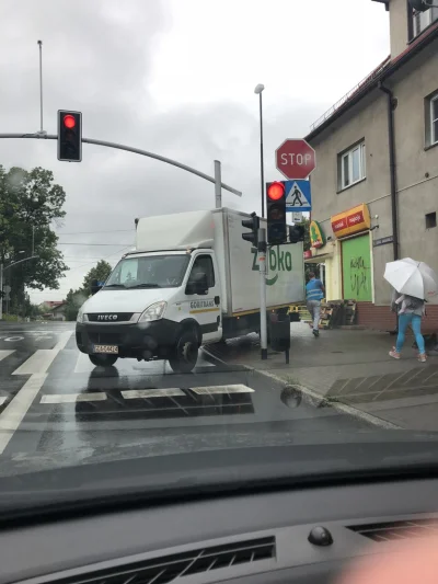 HitcH_ - Tak oto sobie zaparkował dostawca Żabki... podczas gdy inni potrafią zaparko...