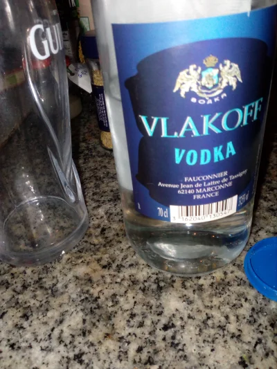 eARLq3 - #gownowpis drink z wodka dla niewolnikow! 
Na zdrowie! 
SLAVEVODKA FTW!