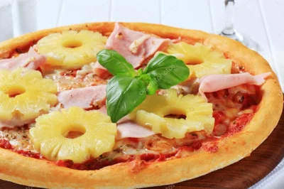 Guziec-Takaswiniaz_afryki - @panczaber: Pizza z ananasem.