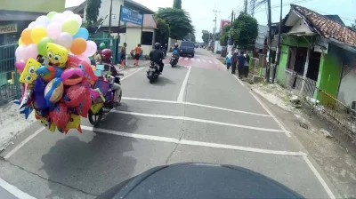 w.....a - #indonezja #sennajawie #motocykle
Dzień jak codzień w Jakarcie. Po prawie ...
