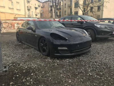 Kolarzino - Na jednym z parkingów w #krakow stoi sobie taka oto Panamera.



Co s...