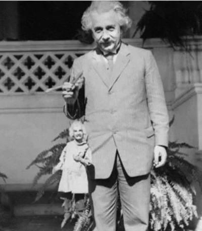 orbitowski - Albert Einstein trzymający laleczkę Albert Einstein 1931. #fotohistoria ...