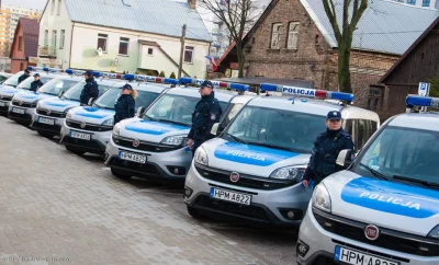 d.....i - Tymczasem nowe radiowozy w Białymstoku xD
#bialystok #policja