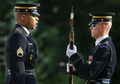 CanisLupusLupus - Trzeba przyznać, że mundury galowe US Army mają wyjątkowo udany kró...