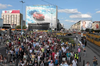 artpop - > od grona lewaków wyobwieszanych sztucznymi penisami na tz. paradach równoś...