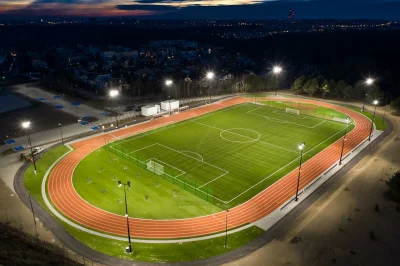 jmuhha - Nowo wybudowany stadion na kampusie UAM na Morasku. Ależ by tam się pograło....