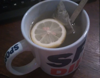 KwadratowyPomidor - prawilna herbatka z cytryną w nadkubku sports direct czyli przyja...