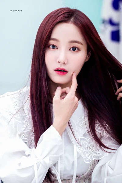 XKHYCCB2dX - #yeonwoo #momoland 
#koreanka