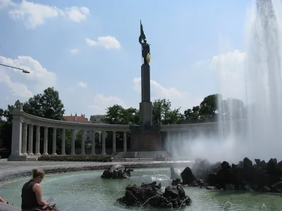 Radus - Tak wygląda pomnik armii radzieckiej w Wiedniu (na żywo jeszcze bardziej okaz...