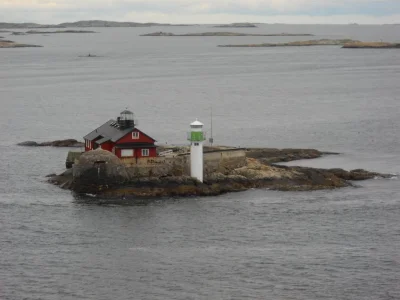 karmajkel-nowak - #szwecja #szwecjatakapiekna #morze 

Göteborg od strony morza otu...
