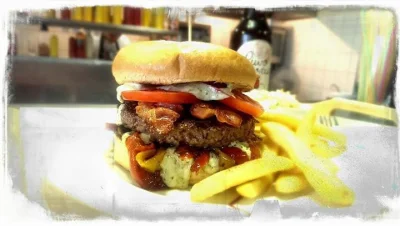 sedesedes - smacznego

#jedzenie #foodporn #burger
