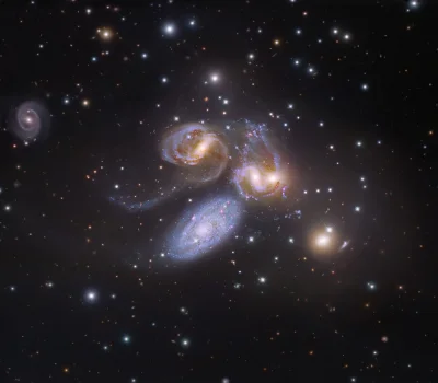 kemot1988 - #kosmos #kosmosboners

Widoczna grupa galaktyk nosi nazwę Kwintet Stephan...