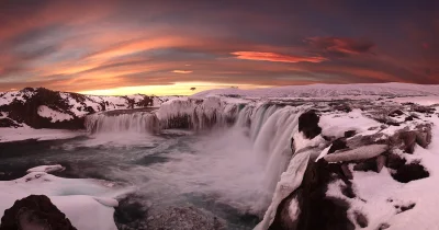 KristoferMichaelson - Goðafoss 
#mojezdjecie #fotgrafia #islandia #zachodslonca #gor...