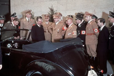 enforcer - Hitler i jego prezent(VW) z okazji 50 urodzin.
#fotohistoria #historia