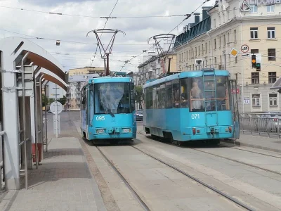 I.....0 - Sieci tramwajowe europejskich stolic dzielą się na młode i stare. W niektór...