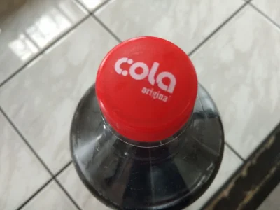 g.....i - -Babcia, mogę coca colę?
-Jasne wnusiu, coca cola jest w lodówce.
-Coca col...