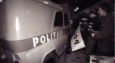 johanlaidoner - Estonia, 1991r. Przemalowywanie samochodów radzieckiej milicji na bar...