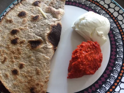 j.....n - #gotujzwykopem #jessenaglodzie 

Patriotyczna przekąska!
Tortilla z chilli,...