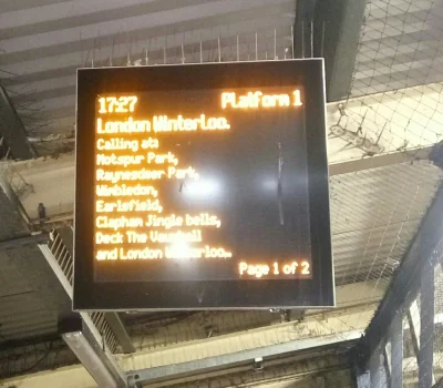 a.....e - Przez te śmieszki prawie do złego pociągu bym wsiadł :) London Winterloo, c...
