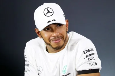 Nirin - Lewis Hamilton, jeden z najlepszych kierowców w historii formuły 1. Szanujesz...