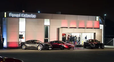 olito - Dwa lata temu w Katowicach otwarto salon Ferrari. Cały plac przed salonem wył...