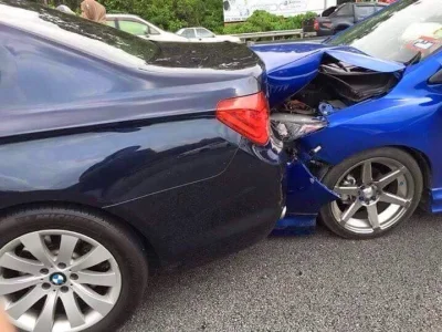 jakistamnick - Honda vs BMW ? #wypadek #motoryzacja więcej zdjęć w komentarzach