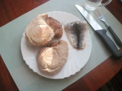 anonymous_derp - Dzisiejsza kolacja: Duszona wieprzowina, marynowany filet śledziowy,...