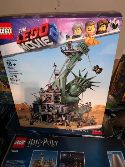 A.....h - OMEGALUL
Ktoś na ebay sprzedał zestaw za 450USD którego LEGO nawet nie zaa...