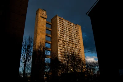 Imfromalaska - Balfron Tower zaprojektowana przez Ernő Goldfingera, ukończona w 1967 ...