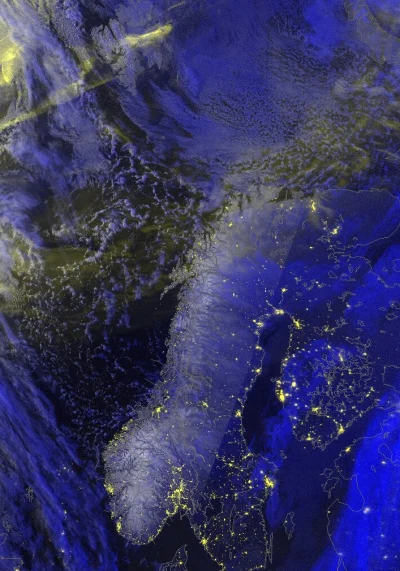 TheTasmanianDevil - Zdjęcie satelitarne z dzisiejszej nocy nad Norwegią i Svalbardem....