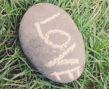 Maneharno - Dlaczego nikt nie mówi o tym, że rzucali kamieniami z napisem "love". Chc...