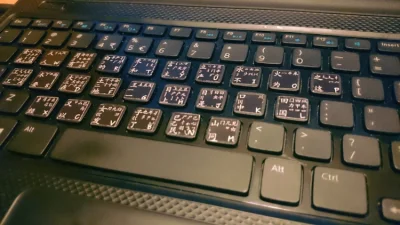 Keffiro - #chinski #laptop #klawiatura #pokazklawiature #chwalesie 

Świeżo naklejo...